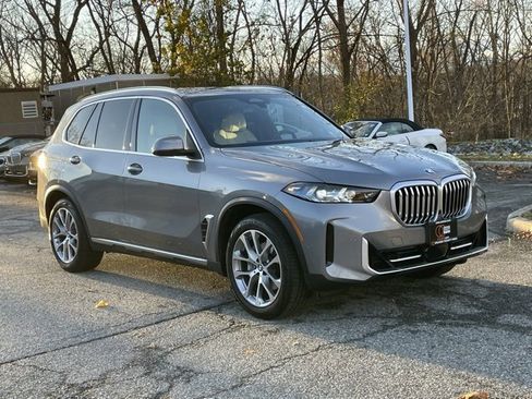 Used 2026 BMW X5 xDrive40i w/ Premium Package image 3