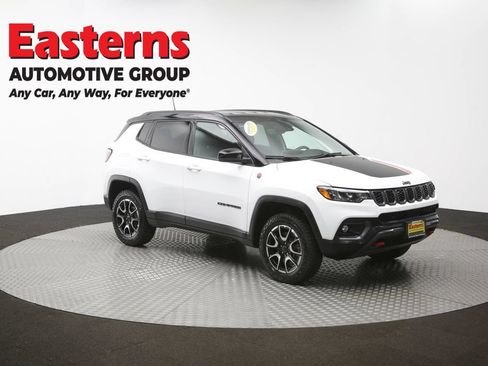 Used 2025 Jeep Compass Trailhawk AWD/4WD image 46
