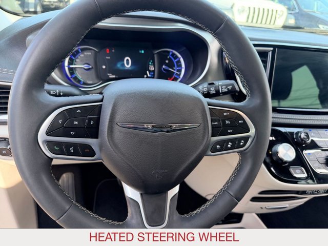 Certified 2024 Chrysler Pacifica Limited FWD image 12