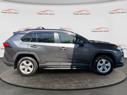Used 2021 Toyota RAV4 LE AWD/4WD image 6