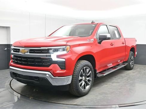 Used 2024 Chevrolet Silverado 1500 LT w/ Z71 Off-Road Package AWD/4WD image 10