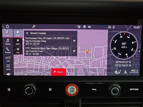 Certified 2025 Porsche Macan AWD/4WD image 18