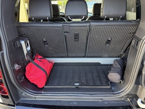 Used 2023 Land Rover Defender 90 X-Dynamic SE image 28