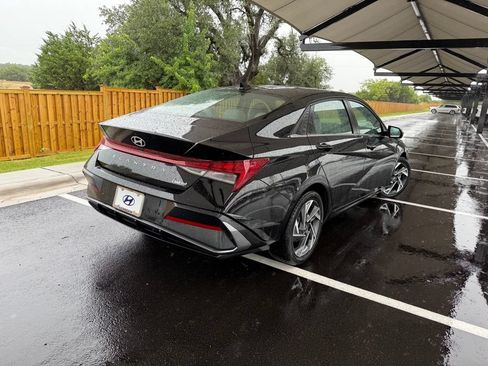 Used 2024 Hyundai Elantra Limited FWD image 5