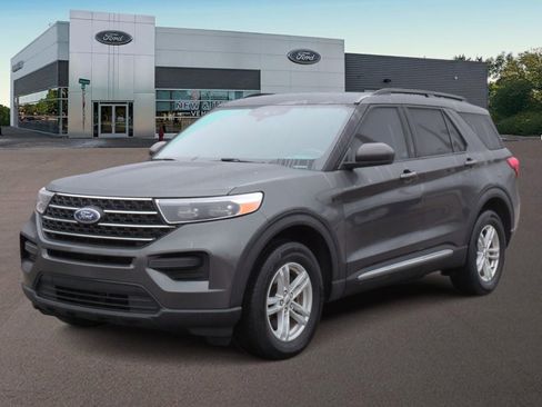 Used 2020 Ford Explorer XLT image 5