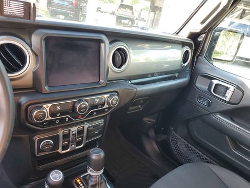 Used 2023 Jeep Gladiator Overland AWD/4WD image 26