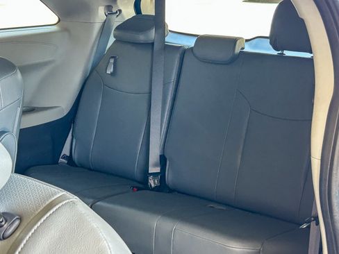 Used 2024 Toyota Sienna XLE FWD image 19