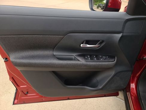 Certified 2025 Nissan Kicks SV image 16