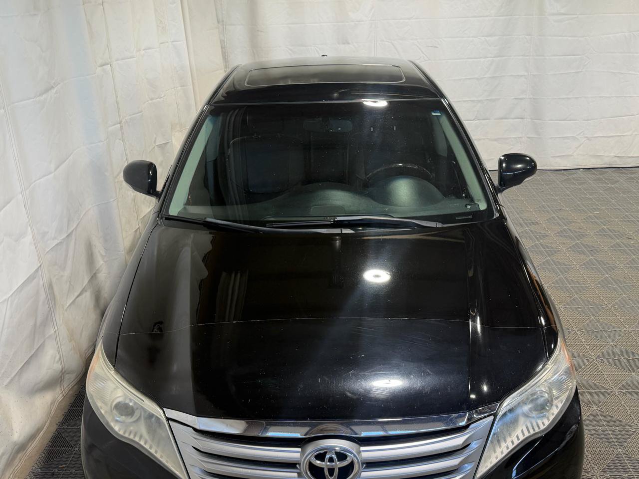 Used 2011 Toyota Avalon Limited FWD image 3
