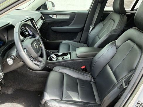 Used 2023 Volvo XC40 B4 Plus w/ Protection Package Premier FWD image 5
