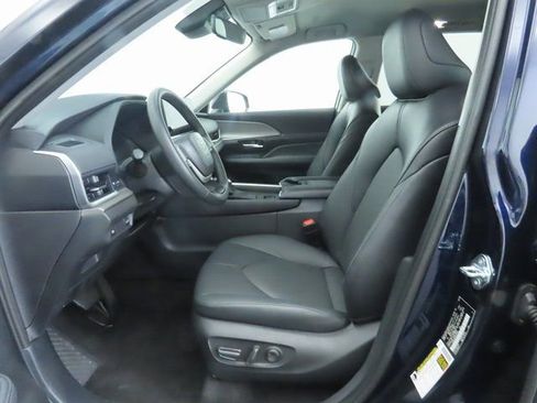 Used 2025 Toyota Grand Highlander FWD image 19