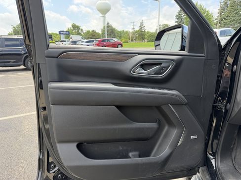 Used 2023 Chevrolet Suburban Premier AWD/4WD image 7
