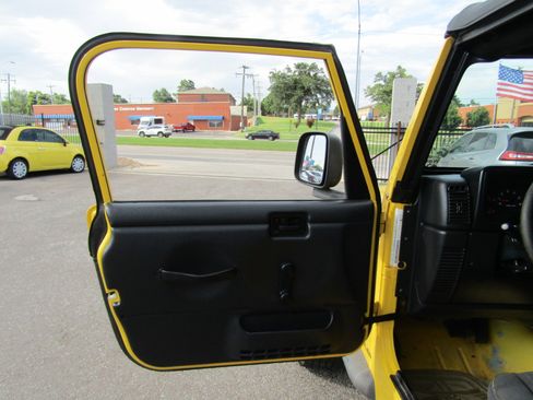 Used 2006 Jeep Wrangler X image 32