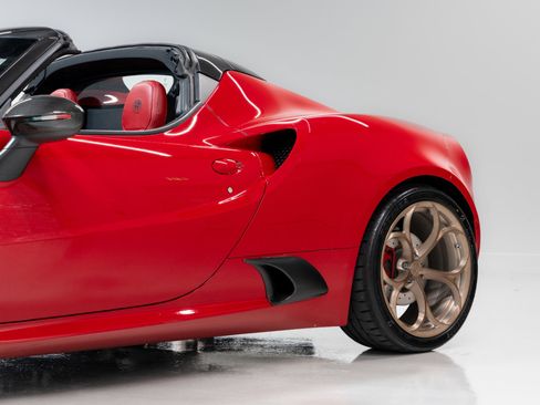 Used 2018 Alfa Romeo 4C Spider image 22