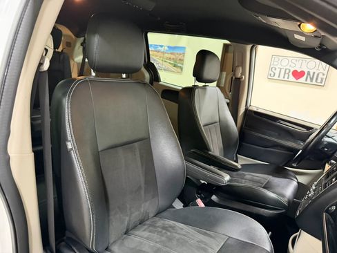 Used 2019 Dodge Grand Caravan SXT FWD image 42