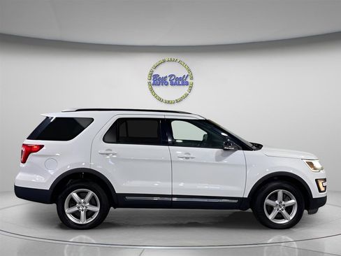 Used 2016 Ford Explorer XLT AWD/4WD image 7