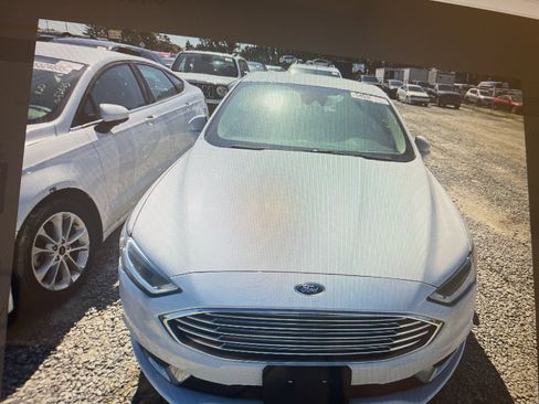 Used 2018 Ford Fusion SE w/ Equipment Group 602A image 10
