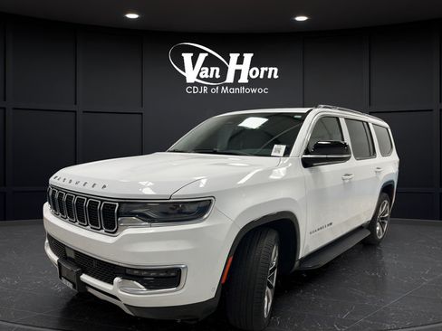 Used 2024 Jeep Wagoneer Series II w/ Premium Group I AWD/4WD image 3