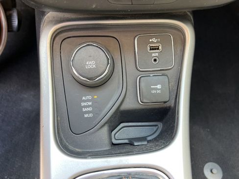 Used 2019 Jeep Compass Latitude w/ Cold Weather Group AWD/4WD image 19