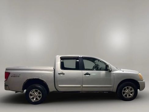Used 2004 Nissan Titan LE w/ (SAB) Side-Airbag Pkg image 2