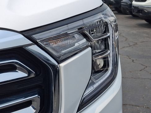 Used 2024 GMC Terrain SLT AWD/4WD image 9