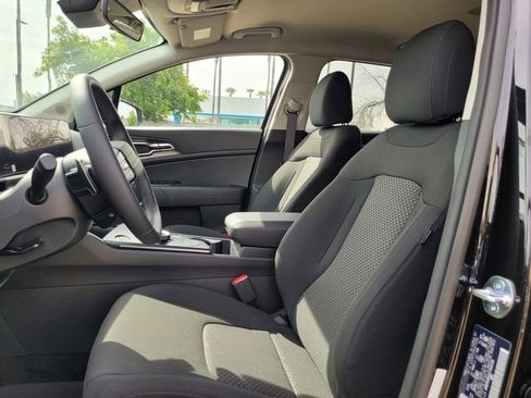 New 2026 Kia Sportage LX image 9