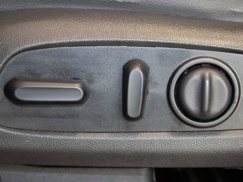 Used 2020 Chevrolet Equinox Premier image 21