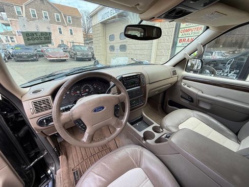 Used 2004 Ford Explorer Eddie Bauer image 8