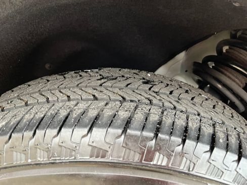 Used 2025 GMC Acadia Elevation image 34