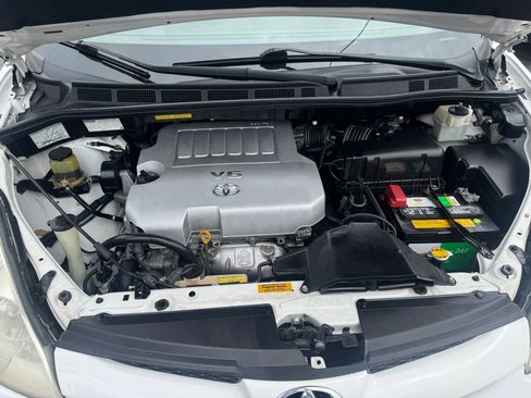 Used 2010 Toyota Sienna LE FWD image 23