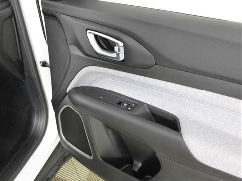 New 2025 Jeep Compass Latitude AWD/4WD image 34