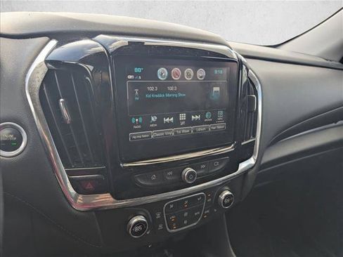 Used 2018 Chevrolet Traverse LT FWD image 11