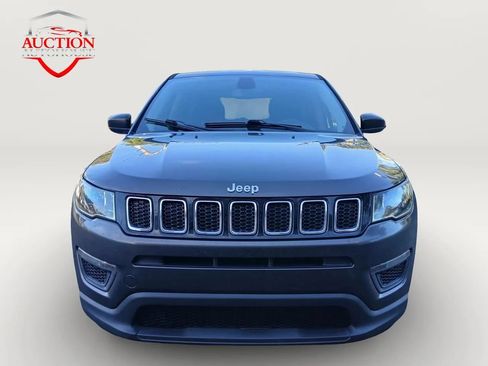 Used 2019 Jeep Compass Sport FWD image 2