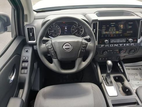 Certified 2025 Nissan Frontier SV w/ SV Convenience Package RWD image 28
