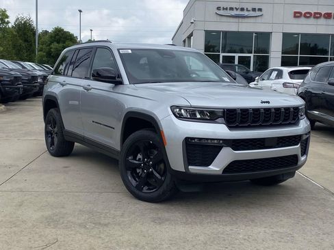 New 2026 Jeep Grand Cherokee Limited w/ Limited Altitude Package RWD image 31