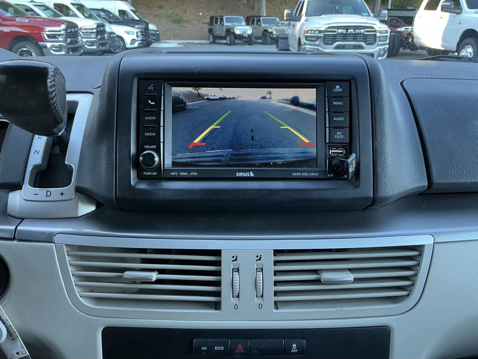 Used 2011 Volkswagen Routan SE FWD image 19