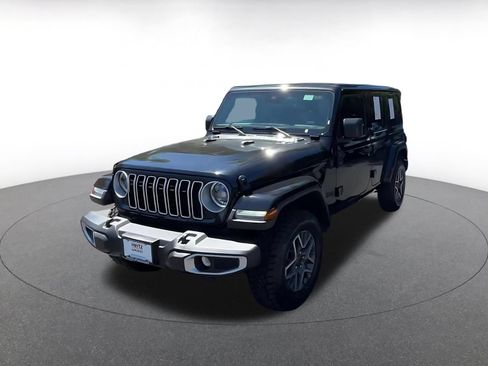 Used 2025 Jeep Wrangler Unlimited Sahara AWD/4WD image 4