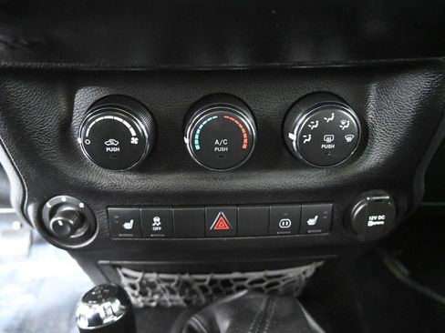 Used 2012 Jeep Wrangler Sahara w/ Dual Top Group image 26