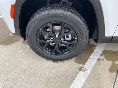 New 2026 Jeep Grand Cherokee Altitude AWD/4WD image 10