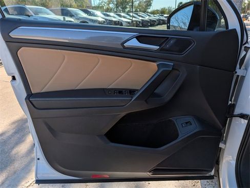 Used 2024 Volkswagen Tiguan SE R-Line w/ MDO Package, Three-Row image 9