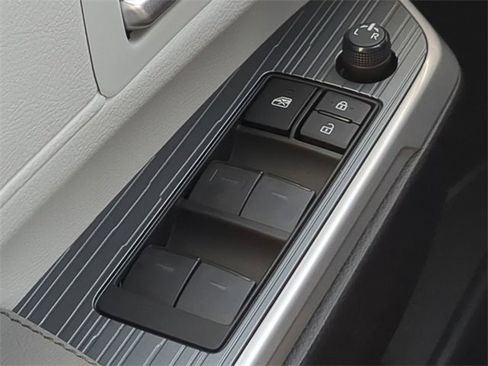 New 2026 Toyota Sienna XLE image 24