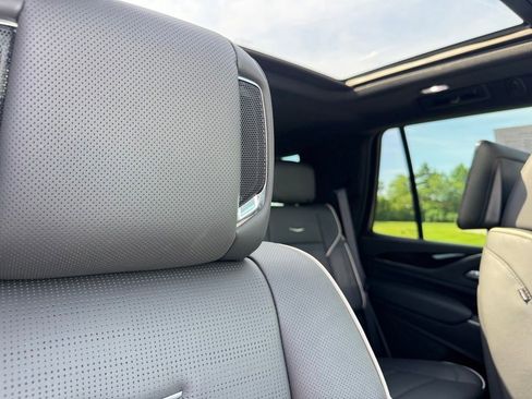 Certified 2024 Cadillac Escalade Sport w/ LPO, ONYX Package AWD/4WD image 31