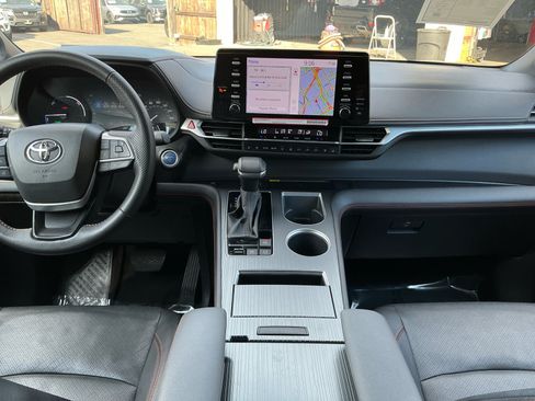 Used 2024 Toyota Sienna XSE w/ XSE Premium Package FWD image 15