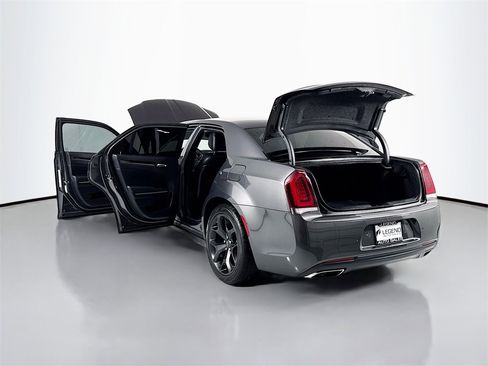 Used 2023 Chrysler 300 Touring L image 25