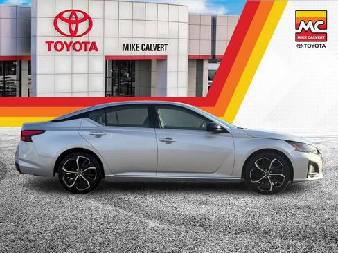 Used 2024 Nissan Altima 2.5 SR FWD image 6