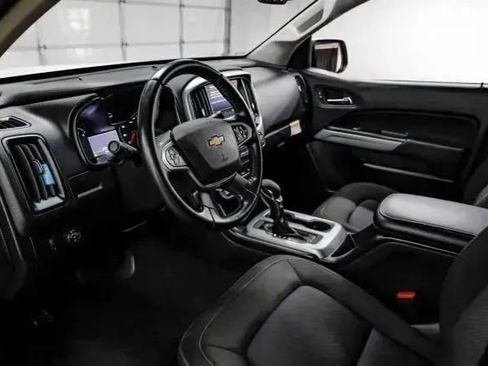 Used 2022 Chevrolet Colorado LT w/ LT Convenience Package image 3