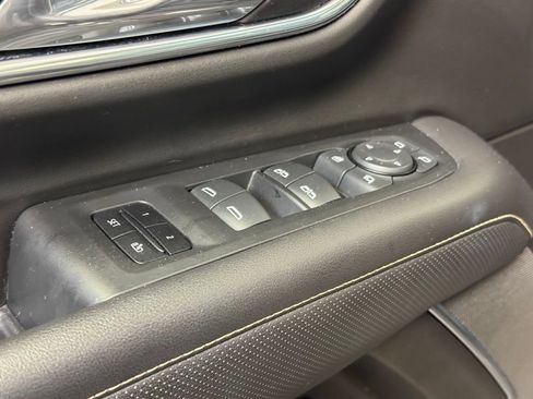 Used 2021 GMC Yukon XL SLT w/ SLT Luxury Plus Package image 10