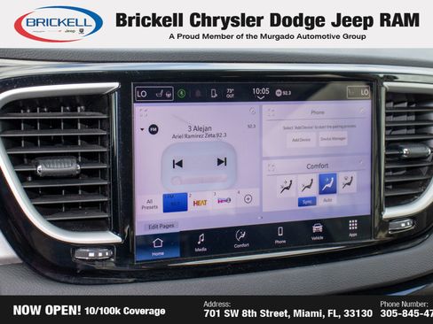 Used 2024 Chrysler Pacifica Touring-L image 31