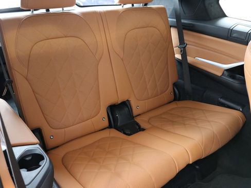 Used 2023 BMW X7 xDrive40i w/ M Sport Package AWD/4WD image 42