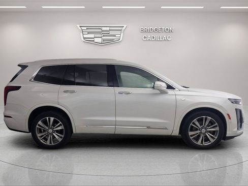 Used 2022 Cadillac XT6 Premium Luxury w/ Platinum Package image 2